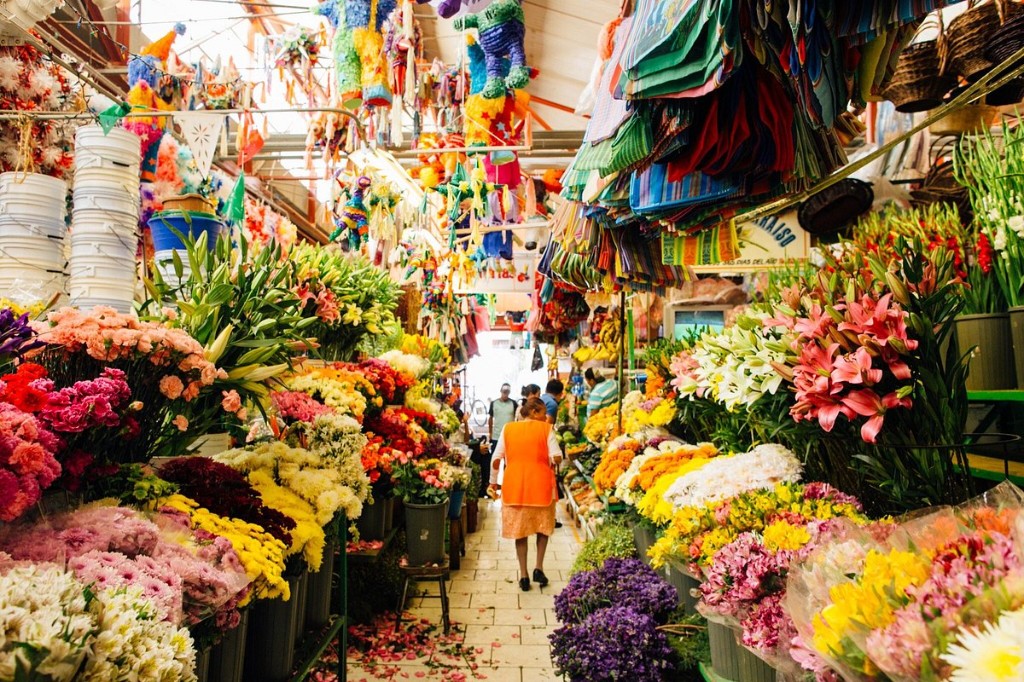 Flower stalls and piñatas at Ignacio Ramírez Market